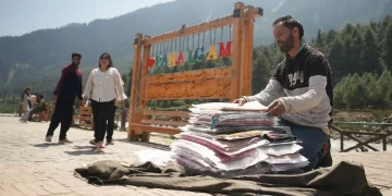“Hope Amid Horror: Pahalgam’s Fragile Return to Life After Kashmir Attack”