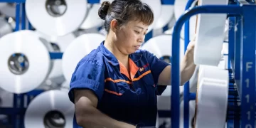 China’s Economy Surpasses Growth Forecasts Despite Tariff Threats and Property Struggles