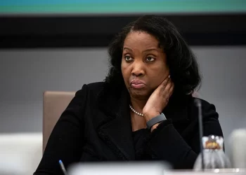 Fed Governor Lisa Cook Defies Trump’s Resignation Demands Amid Mortgage Fraud Allegations